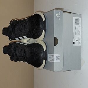 Women's ADIDAS Pureboost 22W size 7